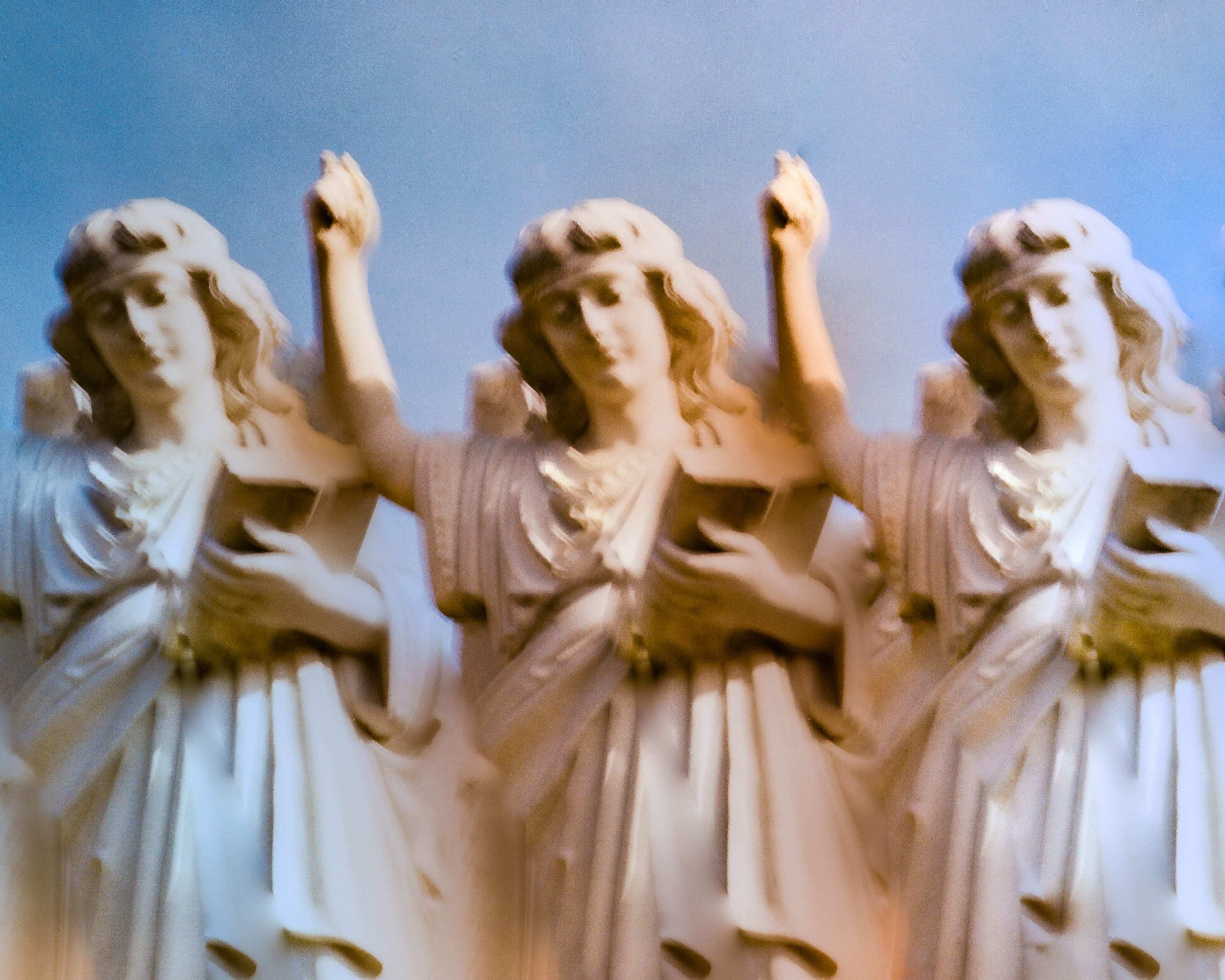 Statue with dream effect